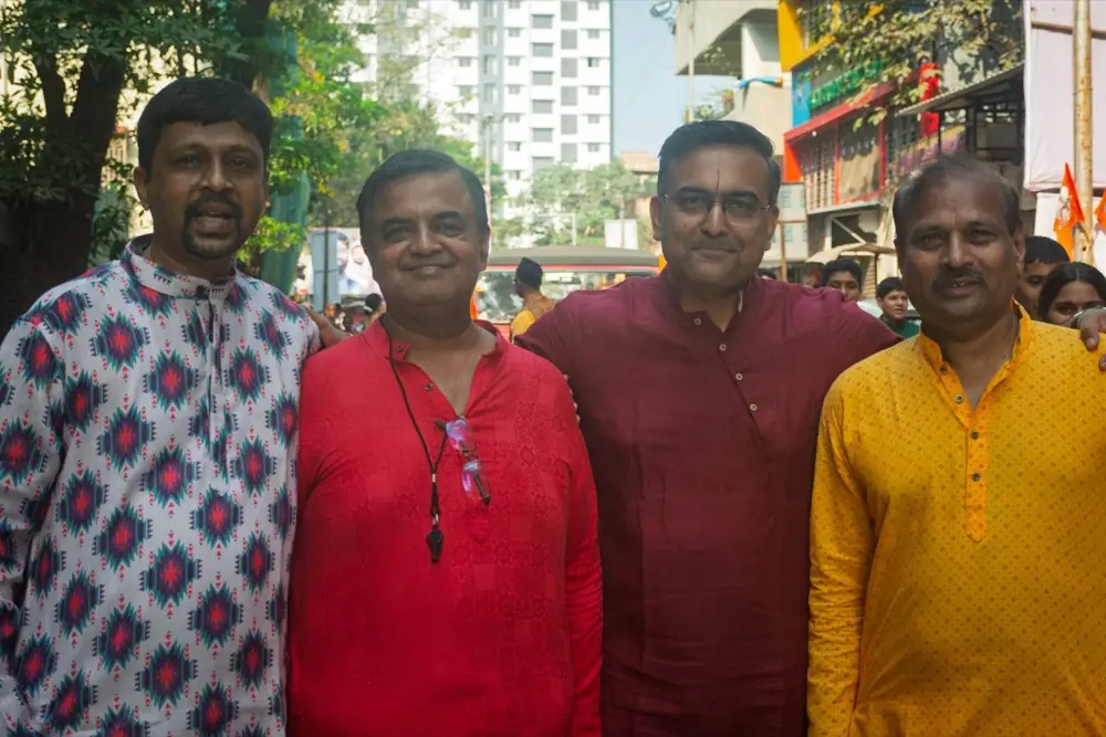 Friends in kurtas, arm in arm